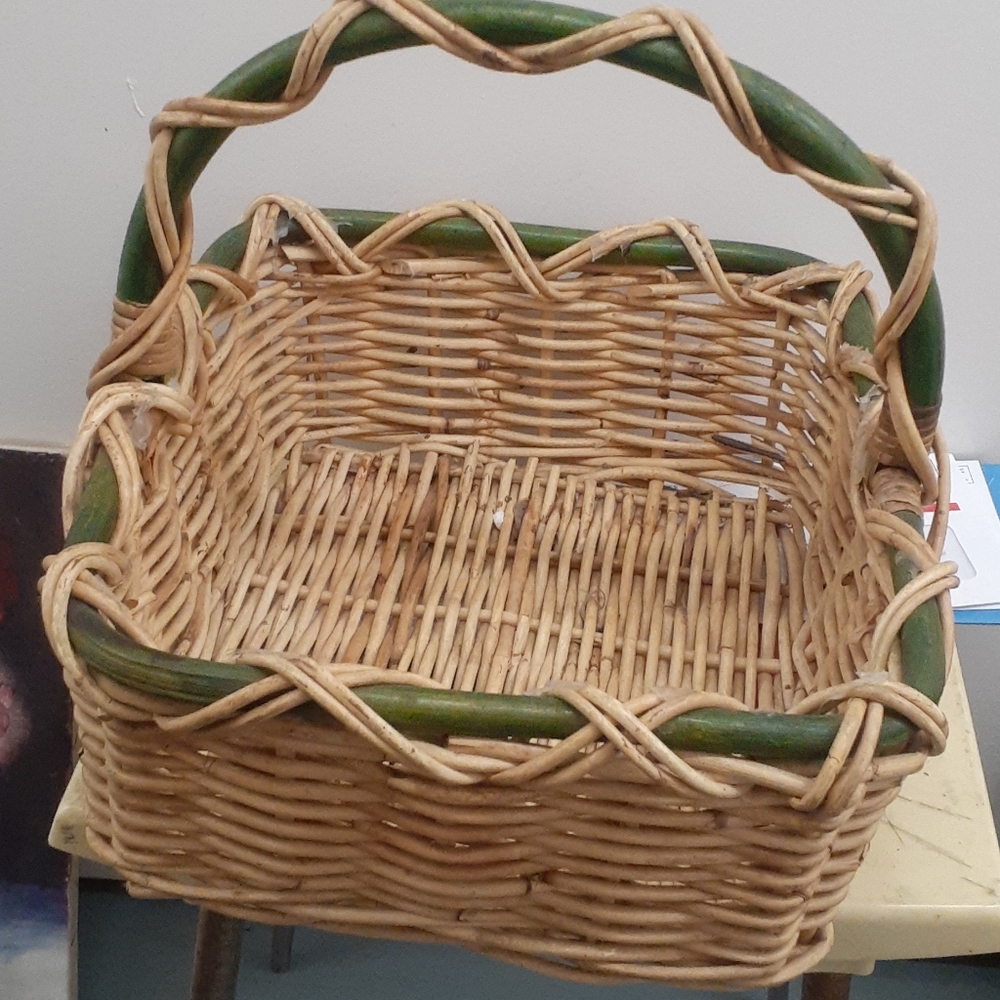 FARMHOUSE BOHO WICKER WOVEN SQUARE BASKET TAN GRN
